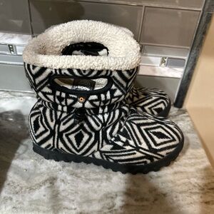 Womens Bogs Fabric Black Moc Mid Woven Faux Fur Insulated Shoes Boots 7 M winter